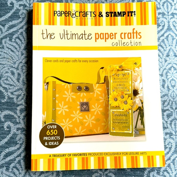 Paper Crafts Book 288 Pages Bright Colors Ultimate Collection of fabulous ideas - Picture 1 of 9